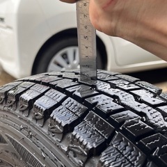 ダンロップ スタッドレス 145/80 R12 軽バン、軽トラ　ホイール付き美品の画像