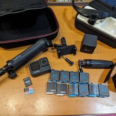 Go Pro9 + バッテリー + 充電器 + SDカード + スタンド + ケースセットの画像