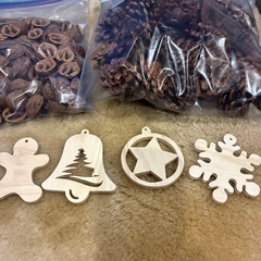 松ぼっくり　クルミ　オーナメント　クリスマス　リース　材料の画像