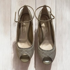 銀座かねまつ 23.5cm アンクルストラップ オープントゥ パンプスの画像