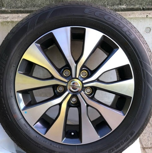 これは日産純正の16インチホイール＋ブリヂストン「ECOPIA」タイヤ