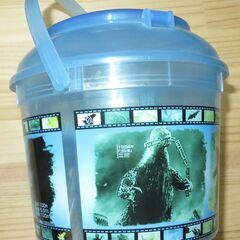 『ゴジラ FINAL WARS』のポップコーンバケットとビニル袋の画像