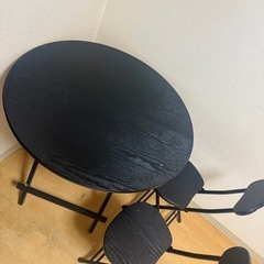 丸テーブル イス2つ付きの画像