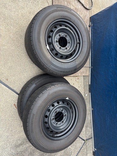 ハイエース6型純正タイヤホイール195/80R15