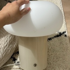 IKEAスタンドライトの画像