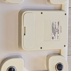 オムロンの体重体組成計「カラダスキャン HBF-212」の画像