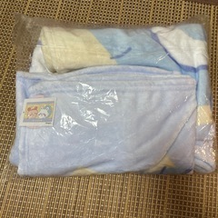 ちいかわ　超BIGマイヤーブランケット（カニちゃん、モモンガ）の画像