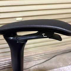 【11/29（土）限定！指定先へ送料無料でお届けします（墨田区、江東区、台東区）】OKAMURA オカムラ コンテッサ CM32SB オフィスチェア ブラックの画像