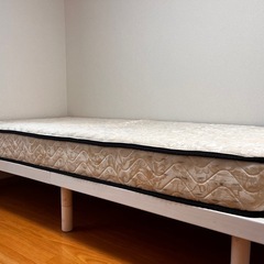 ベッドフレーム、マットレスの画像