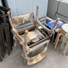 ダイニングテーブル、チェア、イス数脚の画像