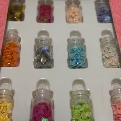 ネイルアート　グッズ　ほぼ未使用　ホログラム　ボールの画像