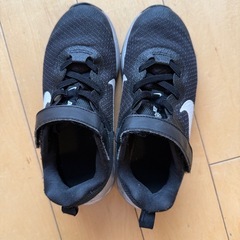 NIKEスニーカー　18センチの画像