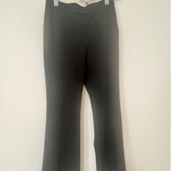 黒のフレアパンツの画像