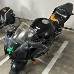 大型バイクCBR600の画像