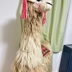 等身大アルパカの置物の画像