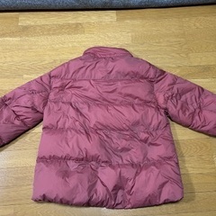 ユニクロ　レディースライトダウン赤の画像