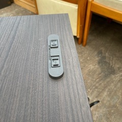 ベッド脇の棚オシャレな木目調♪の画像