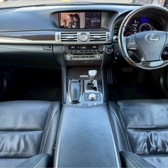 レクサス LS600h 後期型 バージョンC　黒革／サンルーフ／車検あり／高級ハイブリッドセダンの画像
