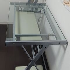 ラック分離型　ガラスデスク パソコンラック　お洒落な一品　強化ガラス使用　耐重80㎏-100㎏の画像