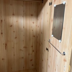 明るい白樺みたいなタンスの画像