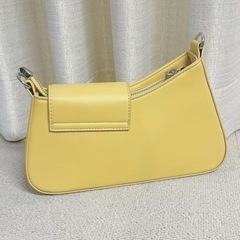 HUND RED ショルダーバッグの画像