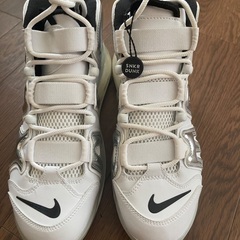 ナイキ エア モア アップテンポ 720 QS ホワイト/クローム-ブラック(BQ7668-100)の画像