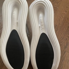 ナイキ エア モア アップテンポ 720 QS ホワイト/クローム-ブラック(BQ7668-100)の画像