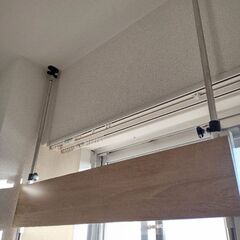 突っ張りウォールラック 横幅80 突っ張り 木目調 パーテーション 間仕切り 壁収納ラック 突っ張り棚  組み立て簡単  スリム の画像