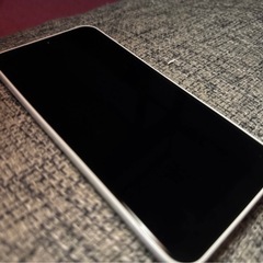 ② docomo »»» ARROWS We F-51B ホワイト スマホの画像