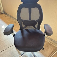 デスクチェアー