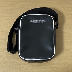 adidas ショルダーバッグ ポシェットの画像