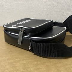 adidas ショルダーバッグ ポシェットの画像
