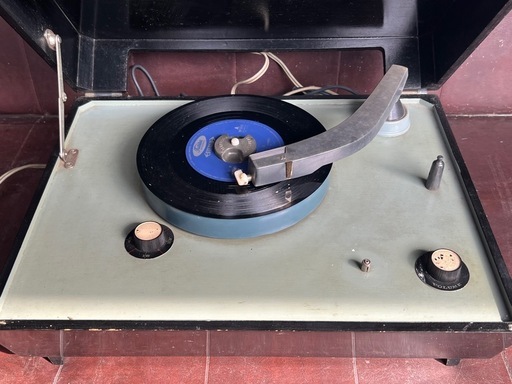 1960年代レコードプレーヤー　7L-868 レトロビンテージ　