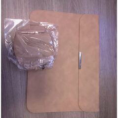 ノートパソコン用スリーブ 13.3-14インチ パソコンケース 磁石設計 薄型PU革ノート ケース 耐衝撃 キズ 防止 撥水加工 PCスタンド機能付き 電源収納ポーチ付き (13.3-14インチ, カーキ)の画像