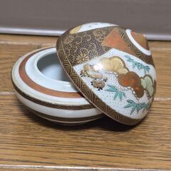 九谷焼 酒器 盃 骨董 金彩 おチョコ 捻り唐草吉祥 時代物 ヴィンテージの画像