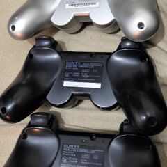 PS3 本体　コントローラー3つ付きの画像