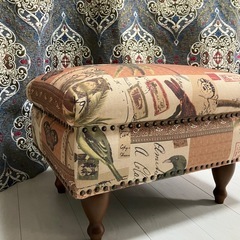 美品!!/アンティーク調オットマンの画像