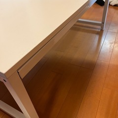 テーブル 白の画像