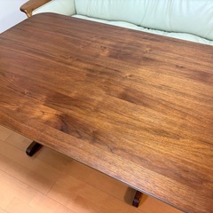 高さ調節できるテーブルの画像