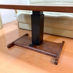 高さ調節できるテーブルの画像