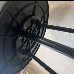 モダン収納ボックス 3本脚の画像