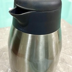 ☕THERMOSで温かさキープ！保温ポット 高さ21cm💖中古でも美品・格安 ✨おうちカフェやオフィスにピッタリ！寒い季節に大活躍🍵の画像