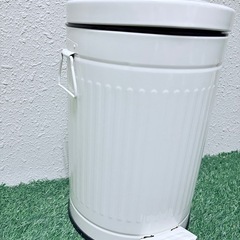 白でお部屋になじむ🕊️ ペダル式ゴミ箱【お手頃】の画像