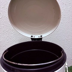 白でお部屋になじむ🕊️ ペダル式ゴミ箱【お手頃】の画像