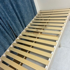 ベッドフレームの画像