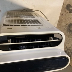 シャ-プ　加湿空気清浄機　KC-D70-W 2014年製の画像