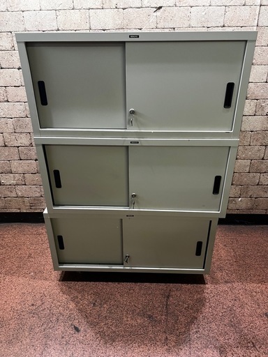 スチールキャビネット3個
セット オフィス 事務所 店舗用 引戸 書庫 W88×D52×H40 鍵あり