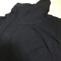 黒 タートルネック カットソーの画像