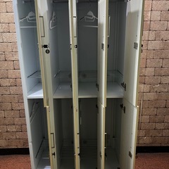 8人用ロッカー 鍵あり 裏側凹みありありの画像