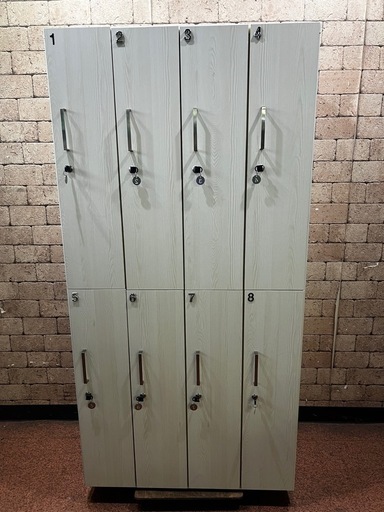 8人用ロッカー 鍵あり 裏側凹みありあり